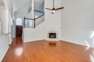 5012 Marineway Dr in Fort Worth, TX - Foto de edificio - Building Photo