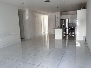 10220 NW 63rd Terrace in Doral, FL - Building Photo - Building Photo