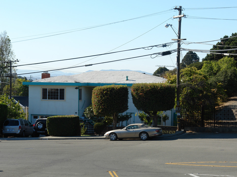 5735 McBryde Ave in San Pablo, CA - Building Photo