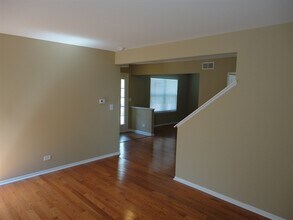 1209 N Camden Ln in South Elgin, IL - Foto de edificio - Building Photo