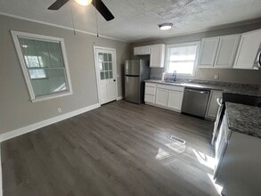 803 Center St in West Columbia, SC - Building Photo - Building Photo