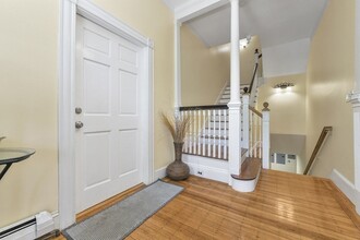 162 Sycamore St, Unit #1 in Somerville, MA - Building Photo - Building Photo