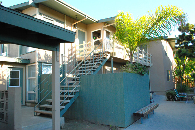 2727 Calle Del Comercio in San Clemente, CA - Foto de edificio - Building Photo