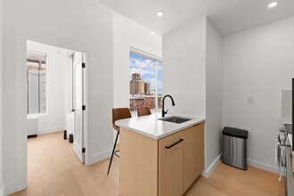 19-23-23 St Marks Pl, Unit SI ID1499940P in New York, NY - Building Photo - Building Photo