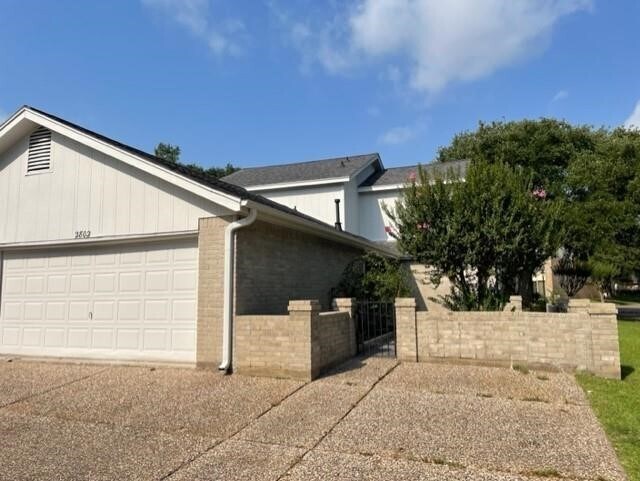 2802 Foxfire Cir in Missouri City, TX - Building Photo - Building Photo
