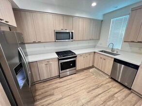 2860 N Glassell St in Orange, CA - Building Photo - Building Photo