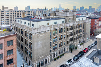 Adams Square in Hoboken, NJ - Foto de edificio - Building Photo