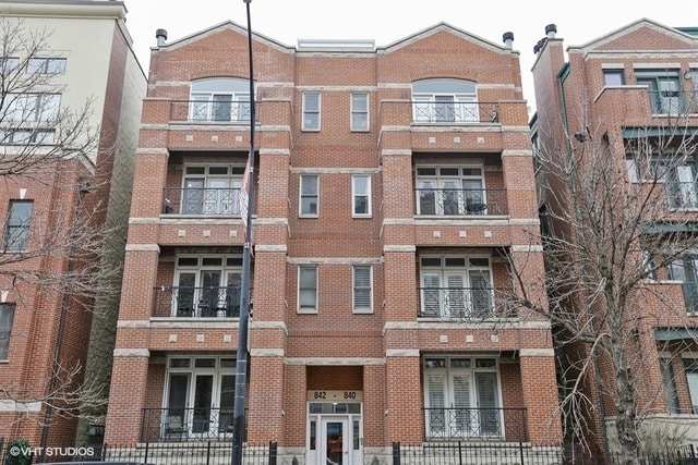 property at 840 W Diversey Pkwy