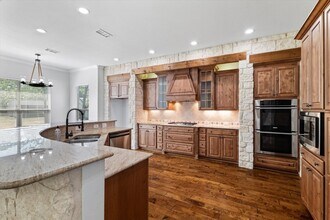 402 N Pkwy Dr in Alvarado, TX - Building Photo - Building Photo