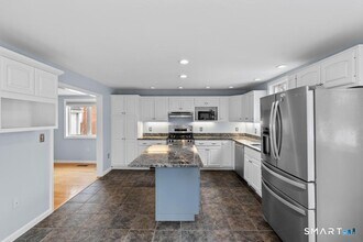 83 Meadowbrook Rd in West Hartford, CT - Building Photo - Building Photo