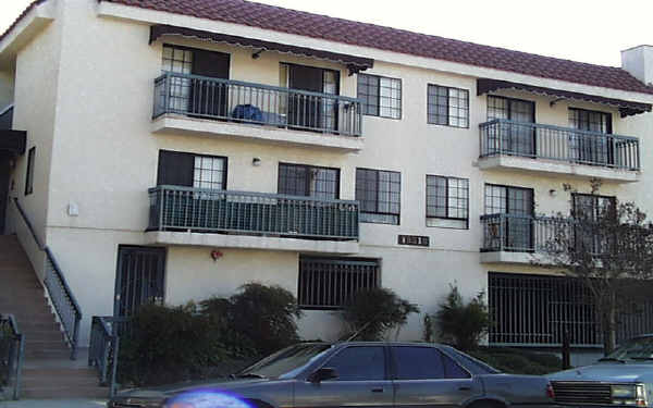 10318 Commerce Ave in Tujunga, CA - Foto de edificio