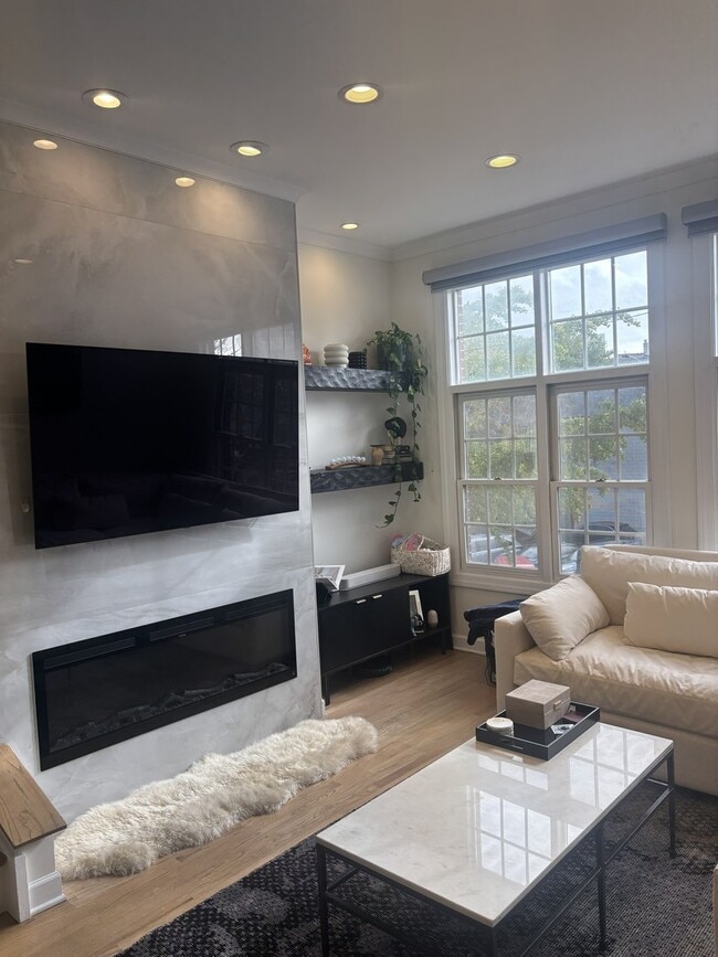 854 N Ogden Ave in Chicago, IL - Building Photo - Building Photo