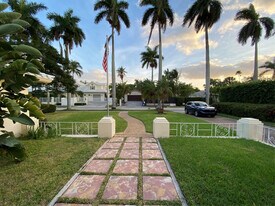 1049 Van Buren St in Hollywood, FL - Building Photo