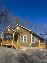 3829 Honeysuckle Rd in Gainesville, GA - Building Photo - Building Photo