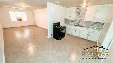 1424 Gorrill St in Bakersfield, CA - Building Photo - Building Photo