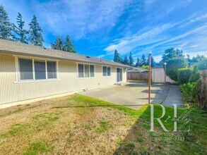 2878 SE Travera Dr in Port Orchard, WA - Foto de edificio - Building Photo