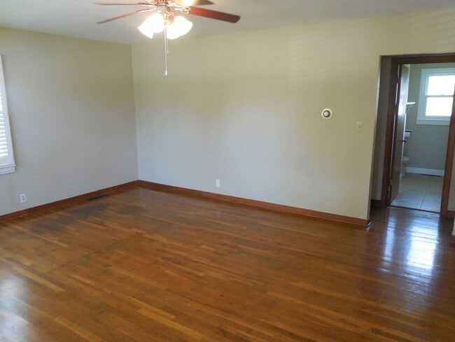 2021 Stratford Rd in Lawrence, KS - Building Photo - Building Photo