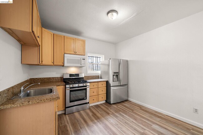 400 Bissell Ave in Richmond, CA - Foto de edificio - Building Photo
