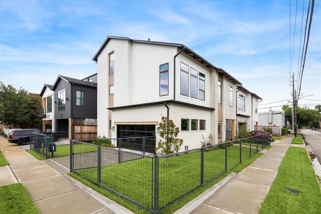 2012 Welch St in Houston, TX - Building Photo - Building Photo