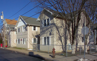 253 5th St in Fall River, MA - Building Photo