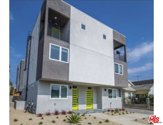 1118 Heliotrope Dr in Los Angeles, CA - Building Photo - Building Photo