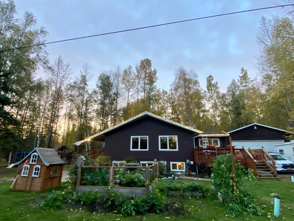 19415 Beverly Ave, Unit Cozy Fully Furnished Apt in Chugiak, AK - Foto de edificio