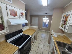 2303 W Michigan Ave in Pensacola, FL - Foto de edificio - Building Photo