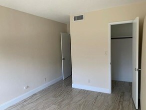 1475 SE 15th St-Unit -108 in Fort Lauderdale, FL - Building Photo - Building Photo