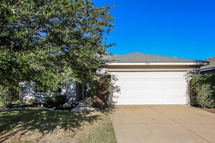 5301 Royal Burgess Dr in Fort Worth, TX - Building Photo