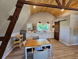 1163 Laurel Ave, Unit Barn Studio