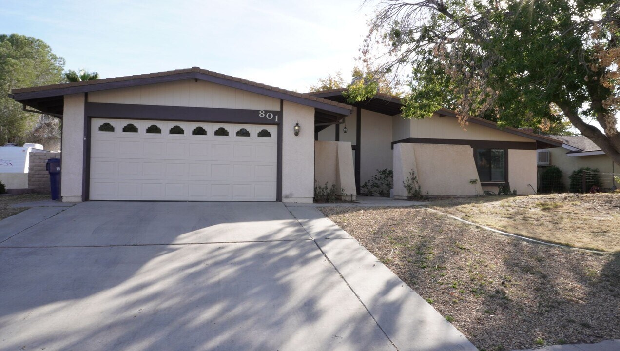 801 Mamie St in Ridgecrest, CA - Building Photo