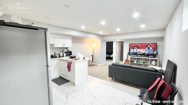 property at 2-142 Crombie St