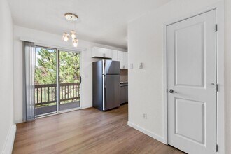 1024 E Swallow Rd in Fort Collins, CO - Building Photo - Building Photo