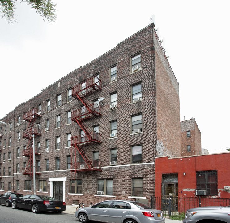 171 Meserole St in Brooklyn, NY - Building Photo