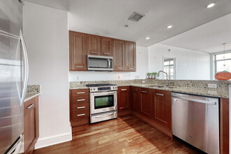8100 River Rd, Unit 313 in North Bergen, NJ - Foto de edificio - Building Photo
