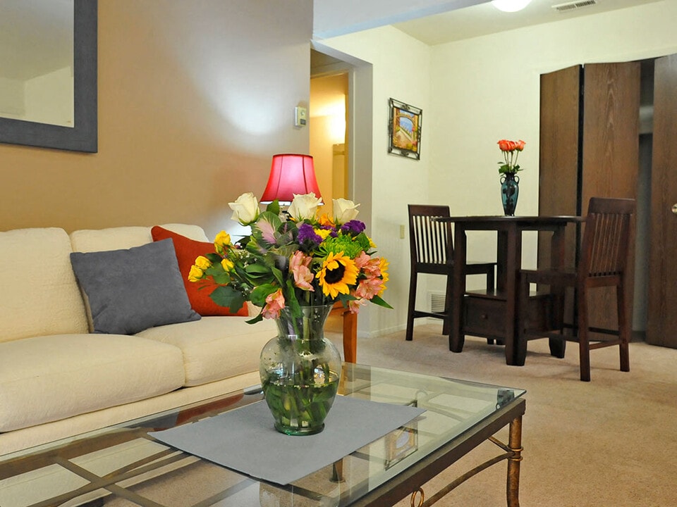 Rivers Edge Apartments in Waterford, MI - Building Photo