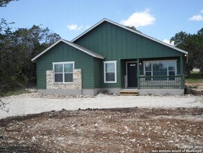 1211 Rimrock Cv in Spring Branch, TX - Foto de edificio - Building Photo