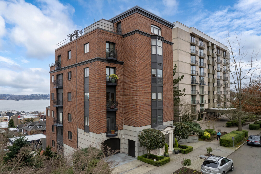 105 W Highlind Dr in Seattle, WA - Building Photo