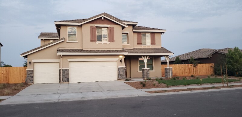 1 Undisclosed in Dinuba, CA - Building Photo