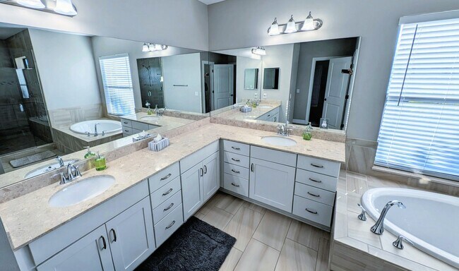 1320 Kendari Terrace in Naples, FL - Building Photo - Building Photo