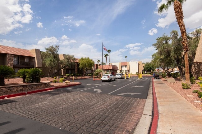 4980 Indian River Dr in Las Vegas, NV - Building Photo - Building Photo