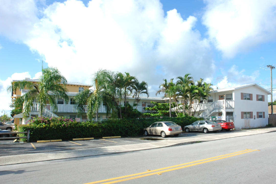 801 S Federal Hwy in Lake Worth, FL - Foto de edificio