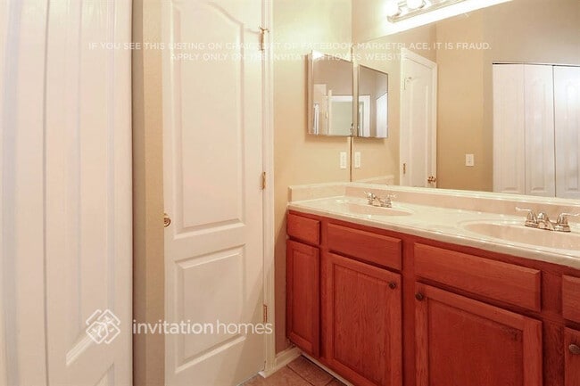 809 Greenbelt Cir in Brandon, FL - Building Photo - Building Photo