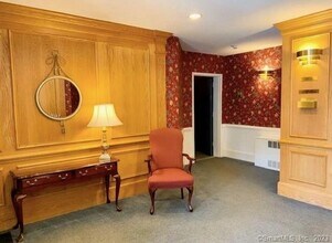15 Highland St in West Hartford, CT - Building Photo - Building Photo