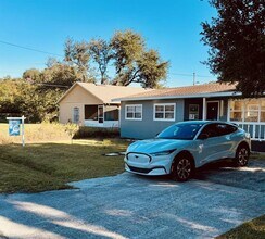 4910 Huppel Ave in Orlando, FL - Building Photo - Building Photo