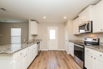 300 Sunnymeade Ln in Jarrell, TX - Building Photo - Building Photo