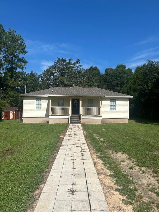 456 Kings Lake Blvd in Defuniak Springs, FL - Building Photo