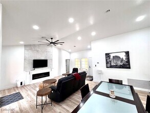 9053 Firebird Dr in Las Vegas, NV - Building Photo - Building Photo