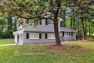 375 Barbashela Dr in Stone Mountain, GA - Foto de edificio - Building Photo