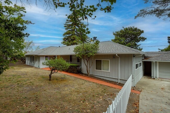 1360 Millbrae Ave in Millbrae, CA - Building Photo - Building Photo